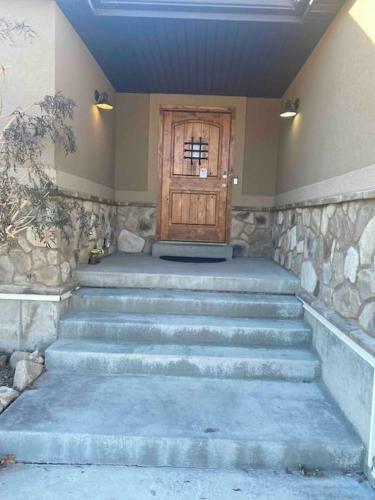 Modern 7 Bedroom 4 Bathroom Home Tooele 16 Guests