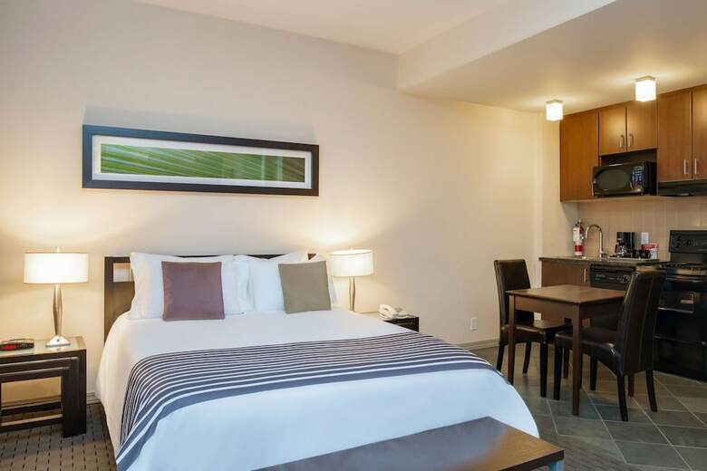 Hotel Sandman Suites On Davie