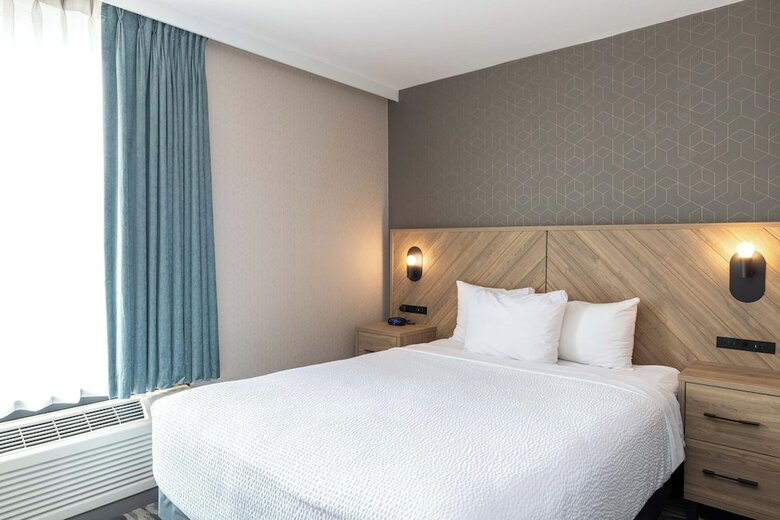 Hotel Sandman Suites On Davie