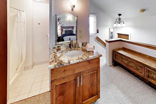 Woodside Dream 303a