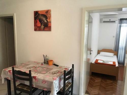 Apartments With A Parking Space Gradac, Makarska - 18315