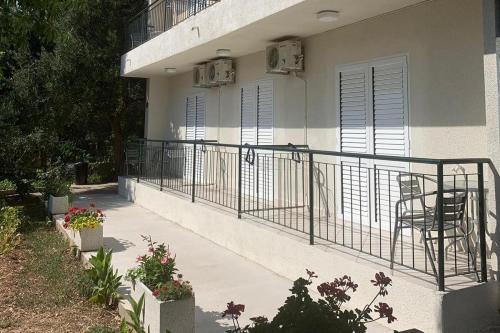 Apartments With A Parking Space Gradac, Makarska - 18315
