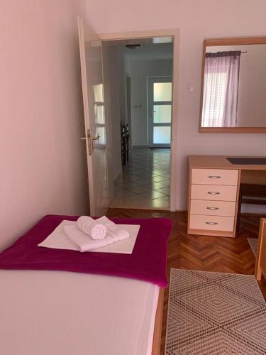 Apartments With A Parking Space Gradac, Makarska - 18315