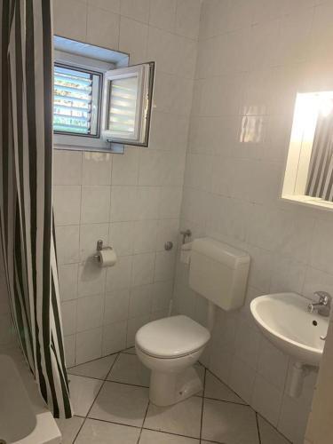 Apartments With A Parking Space Gradac, Makarska - 18315