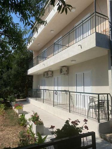 Apartments With A Parking Space Gradac, Makarska - 18315