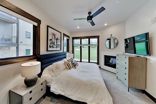 Blackstone Manor 2i