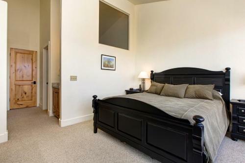 Newpark Townhomes 28
