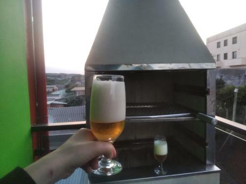Apartamento Com Churrasqueira E Uma Ampla Sacada.
