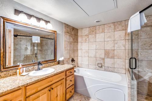 Hotel Silverado Primary Suite & Loft