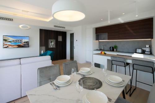 Modena Maris-new Swim-grill-relax-jacuzzi Apartments