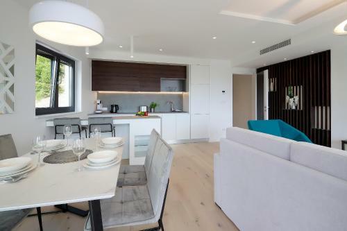 Modena Maris-new Swim-grill-relax-jacuzzi Apartments