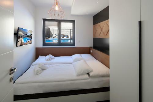 Modena Maris-new Swim-grill-relax-jacuzzi Apartments