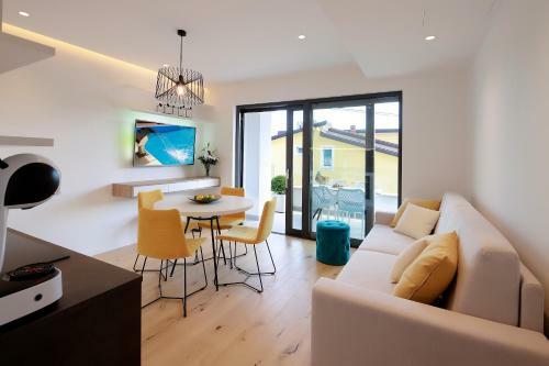 Modena Maris-new Swim-grill-relax-jacuzzi Apartments