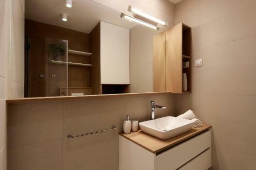 Modena Maris-new Swim-grill-relax-jacuzzi Apartments