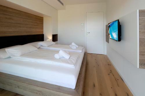 Modena Maris-new Swim-grill-relax-jacuzzi Apartments