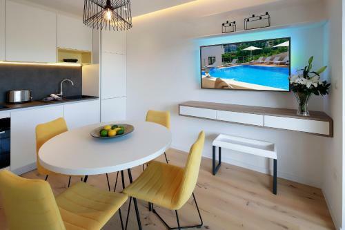 Modena Maris-new Swim-grill-relax-jacuzzi Apartments
