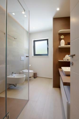 Modena Maris-new Swim-grill-relax-jacuzzi Apartments