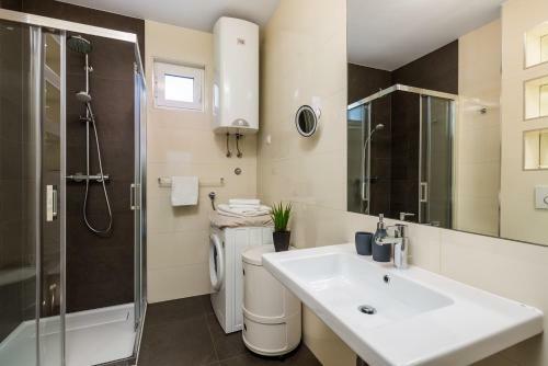 Apartment Mara Opatija With Rooftop Swimming Pool