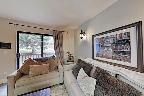 Powder Pointe Condominiums 102a