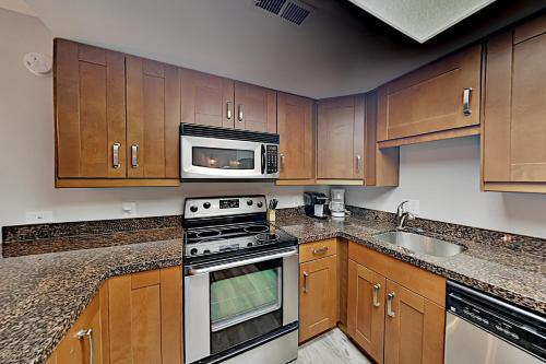 Powder Pointe Condominiums 102a