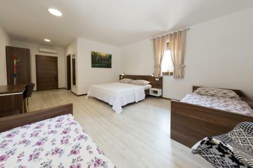 Hostal Rooms With A Parking Space Jezerce, Plitvice - 18111
