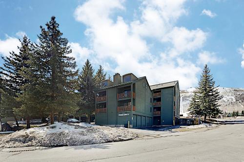 Powder Pointe Condominiums 105a