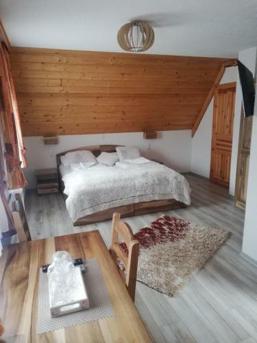 Hostal Rustic Inn River 3
