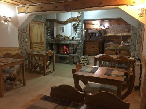 Hostal Rustic Inn River 3