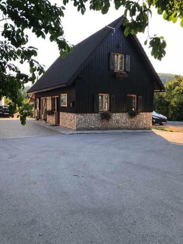Hostal Rustic Inn River 3
