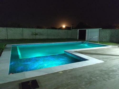 Casa de Praia Com Piscina Grande Em Guarajuba