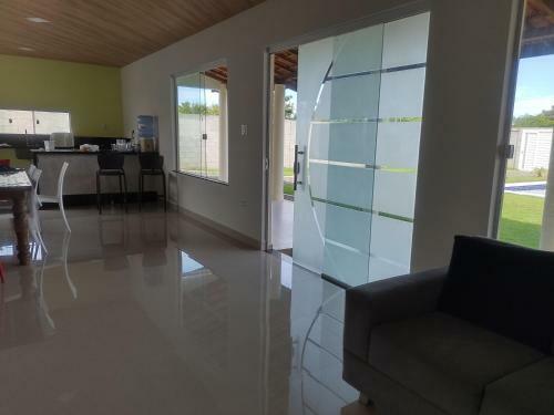 Casa de Praia Com Piscina Grande Em Guarajuba