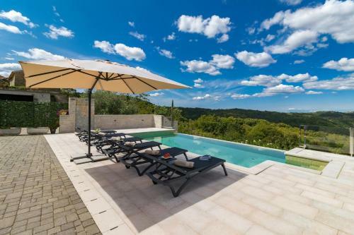 Villa Grazia With Heated Pool