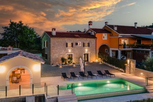 Villa Grazia With Heated Pool
