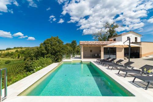 Villa Grazia With Heated Pool