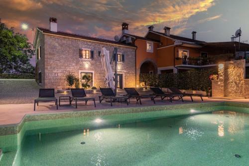 Villa Grazia With Heated Pool