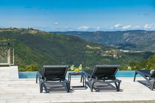Villa Grazia With Heated Pool