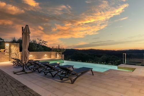 Villa Grazia With Heated Pool