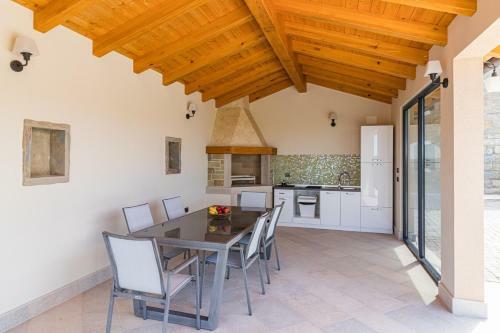 Villa Grazia With Heated Pool