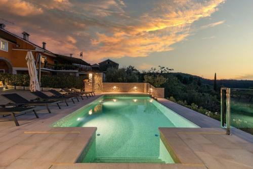 Villa Grazia With Heated Pool