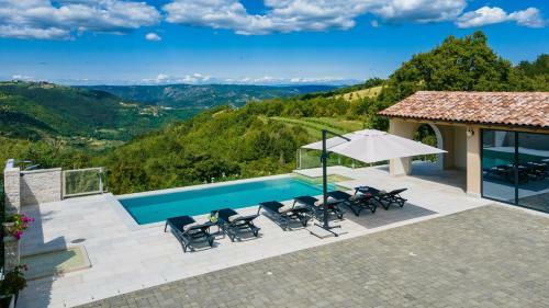 Villa Grazia With Heated Pool