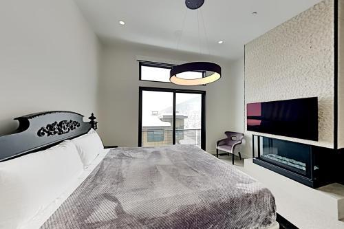 Ridgeline Oasis