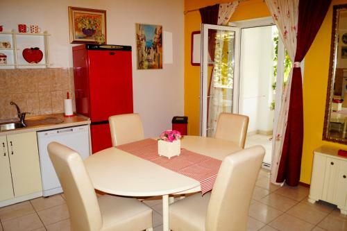 Big Group Apartment , Next To The Beach