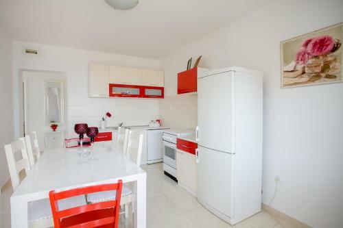 Big Group Apartment , Next To The Beach