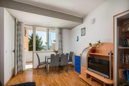 L.b. Beach Apartment
