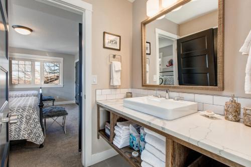 Ontario Manor Unit A
