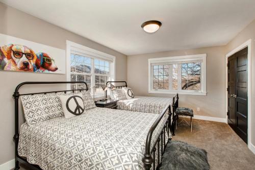Ontario Manor Unit A