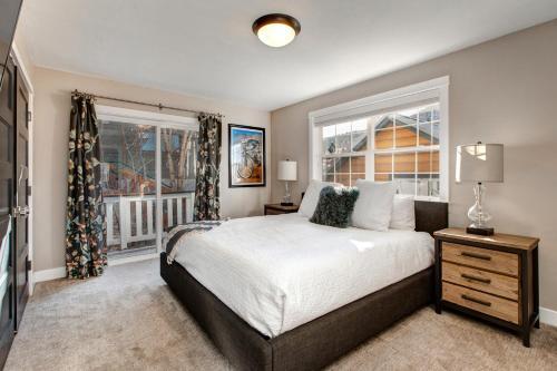 Ontario Manor Unit A