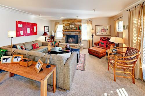 Park Ave Manor 3b