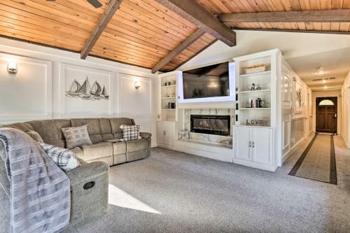 Luxe Federal Way Retreat With Dock And Fire Pit!