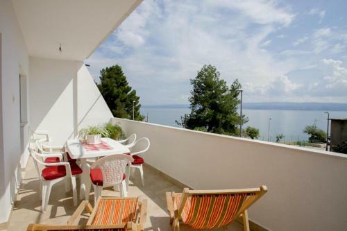 2-floor Apartment Very Close To The Beach
